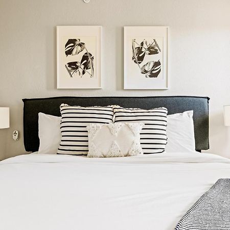 Stylish City Retreat - King Beds - Walk To Sloans Lake 덴버 외부 사진