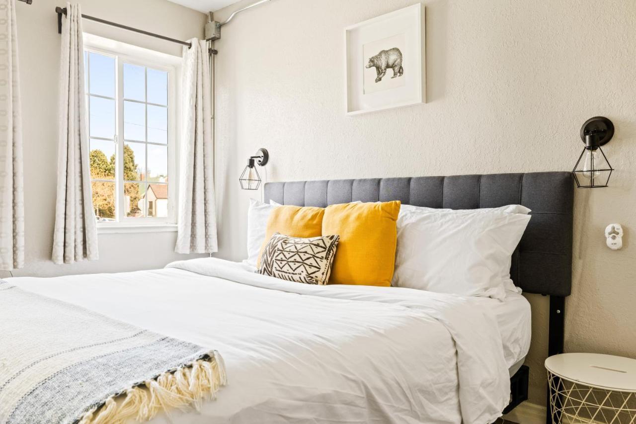 Stylish City Retreat - King Beds - Walk To Sloans Lake 덴버 외부 사진