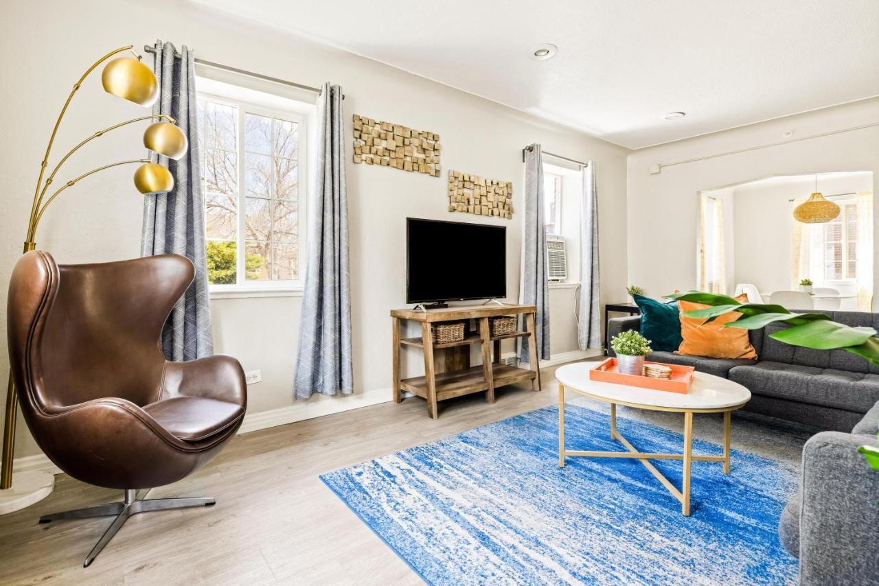 Stylish City Retreat - King Beds - Walk To Sloans Lake 덴버 외부 사진