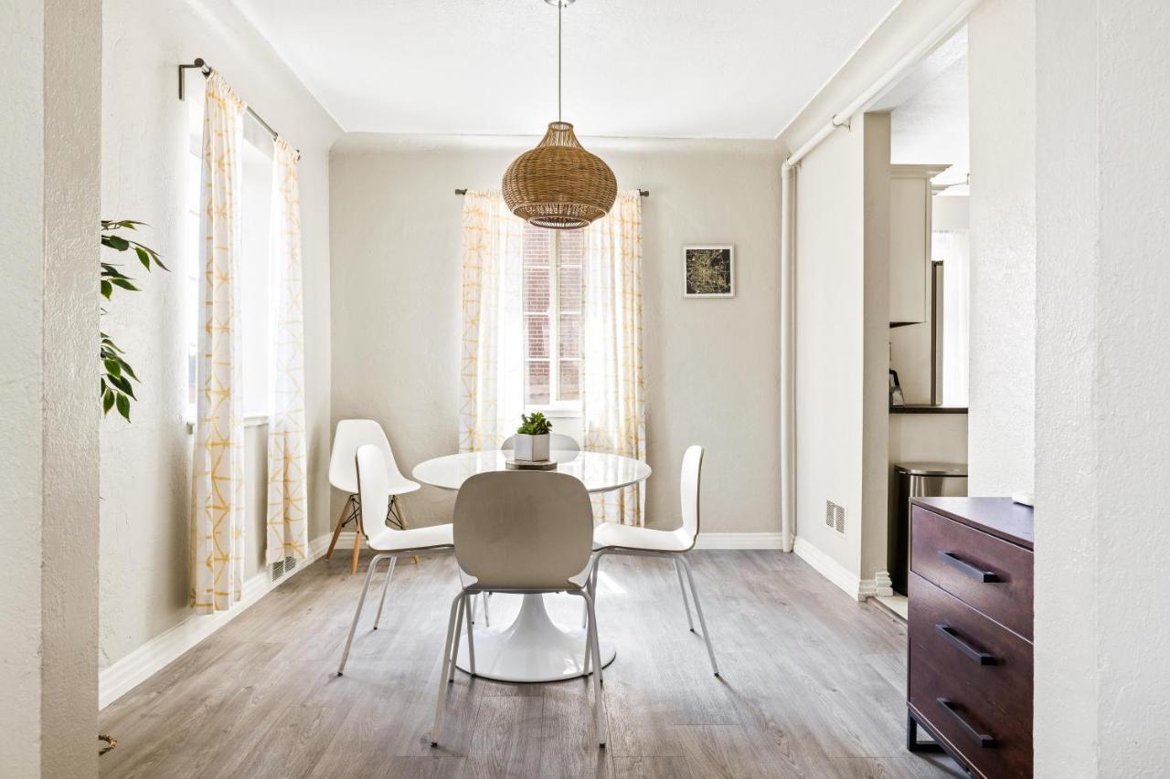 Stylish City Retreat - King Beds - Walk To Sloans Lake 덴버 외부 사진