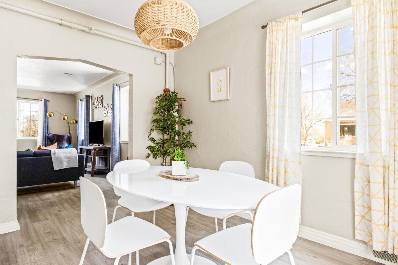 Stylish City Retreat - King Beds - Walk To Sloans Lake 덴버 외부 사진