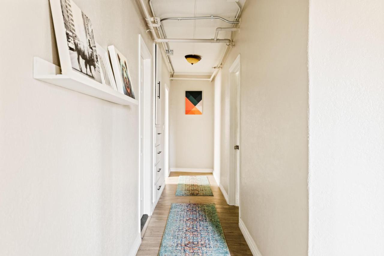 Stylish City Retreat - King Beds - Walk To Sloans Lake 덴버 외부 사진